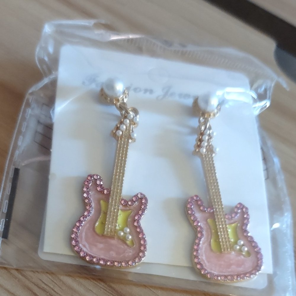 Dangling earrings - pink guitars